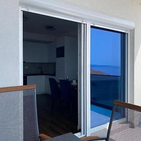 Apartment In With Sea View, Balcony, Air Conditioning, Wifi 5118-6 *